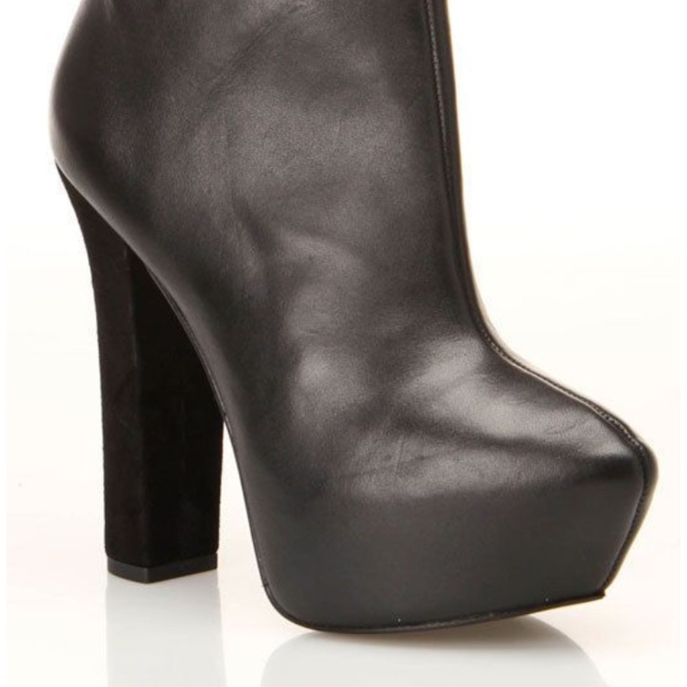 New! Report Signature Layton bootie